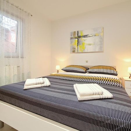 Apartmani Assa Krk Krk Town Exterior photo